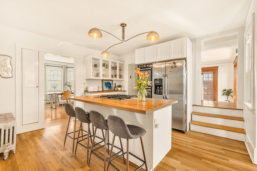 711 Webster Street Needham, MA 02492 - Photo 4 of 38