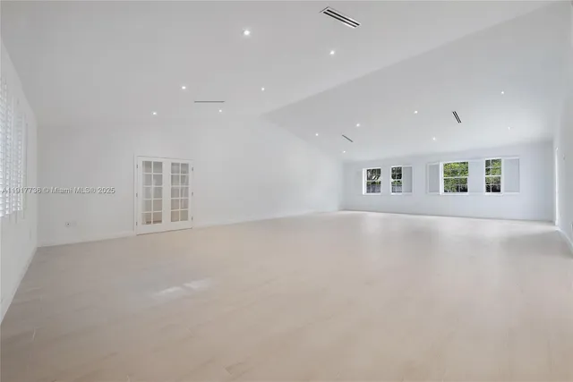 an empty room with windows and windows