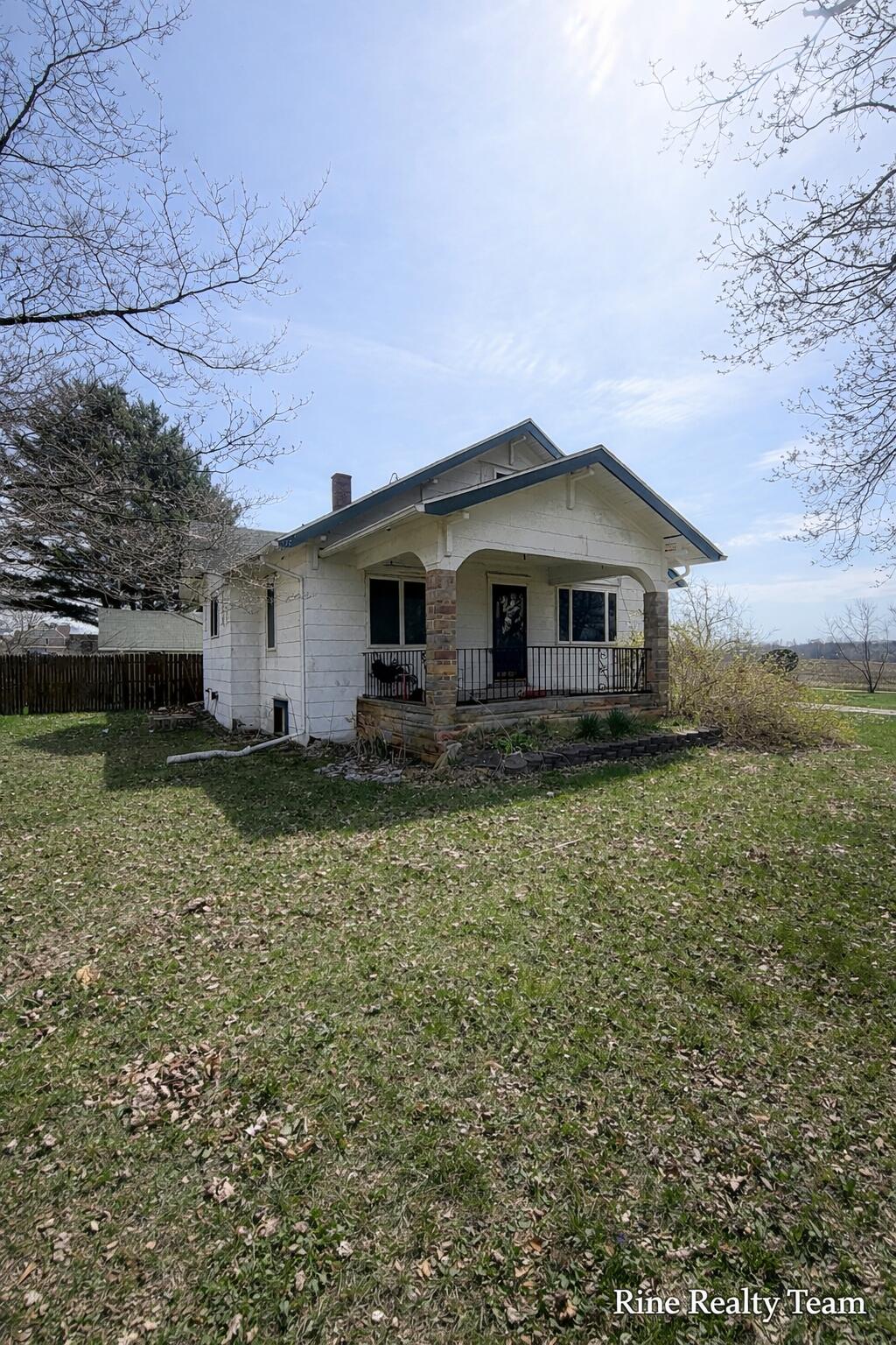 1091 North Benton Center Road Benton Harbor, MI 49022 - Photo 2 of 31 3F6B6064-B82D-4CB1-9C52-AA8B79FCC1CC