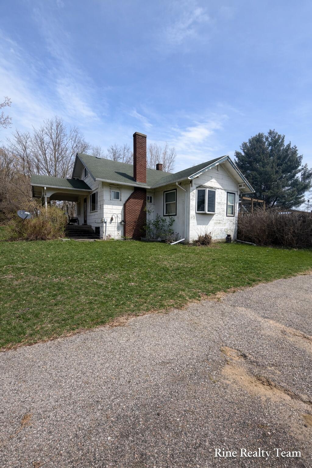 1091 North Benton Center Road Benton Harbor, MI 49022 - Photo 4 of 31 5C47E2B3-05AE-4F81-9D7C-B88CB379806B