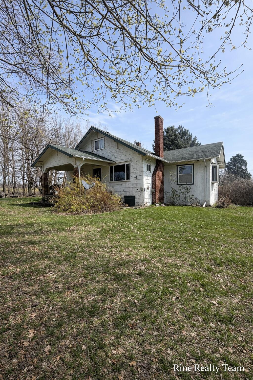 1091 North Benton Center Road Benton Harbor, MI 49022 - Photo 5 of 31 EA71BA7B-BEDD-407B-8573-24FF8D3EB7C9