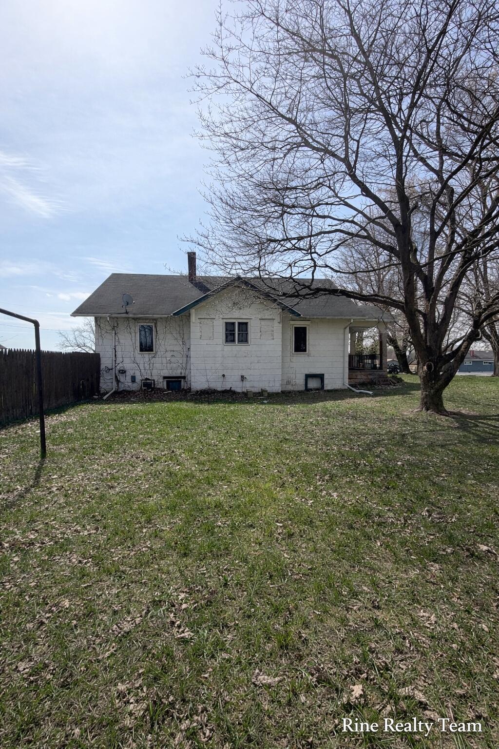 1091 North Benton Center Road Benton Harbor, MI 49022 - Photo 6 of 31 5081C106-8594-49DE-9916-98952AE85B13