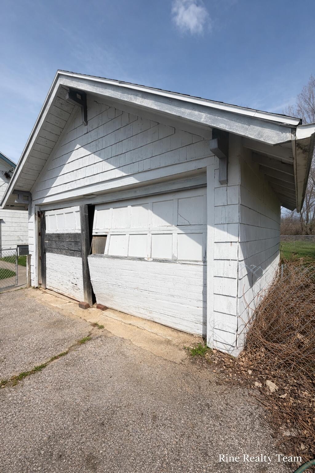 1091 North Benton Center Road Benton Harbor, MI 49022 - Photo 9 of 31 ADE474ED-2C60-4F3D-B835-5A5275869152