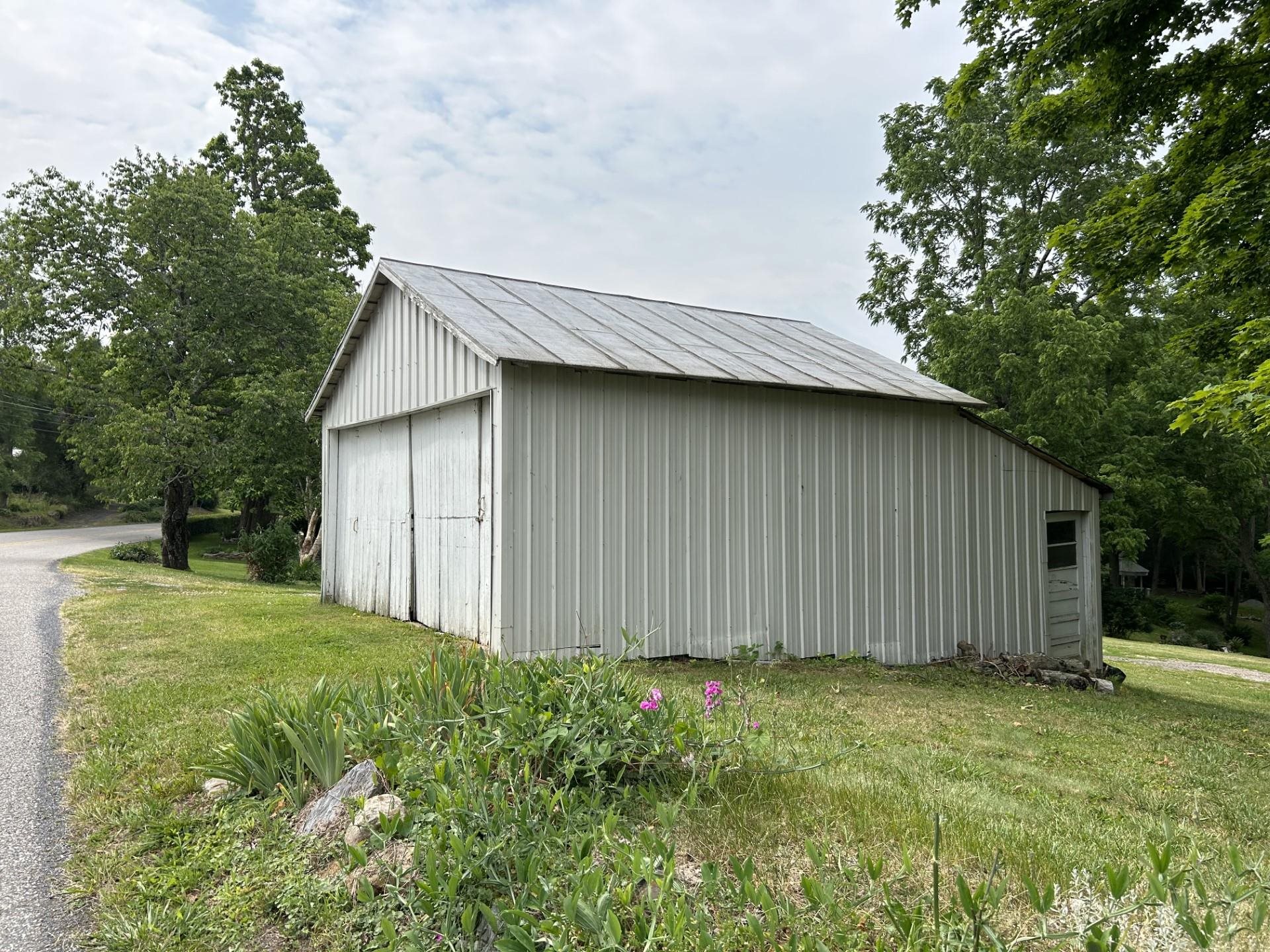 29 Tye River Turnpike Raphine, VA 24472 - Photo 17 of 17 a backyard of a house with lots of green space