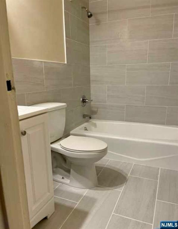 220 Meadow Lane, Unit D37 Secaucus, NJ 07094 - Photo 6 of 6 a bathroom with a toilet and a shower