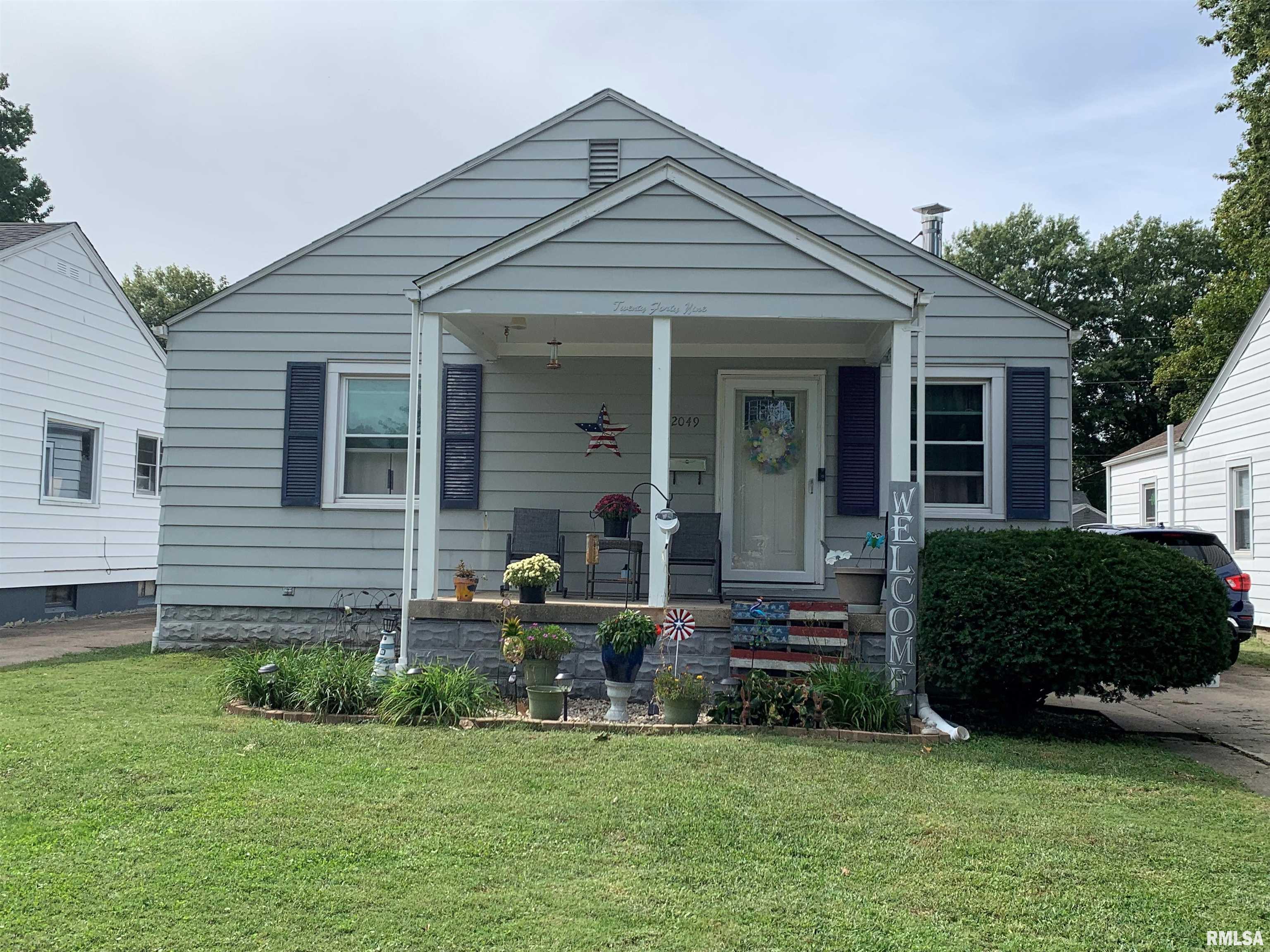 2049 North 21st Street Springfield, IL 62702 - Photo 1 of 17