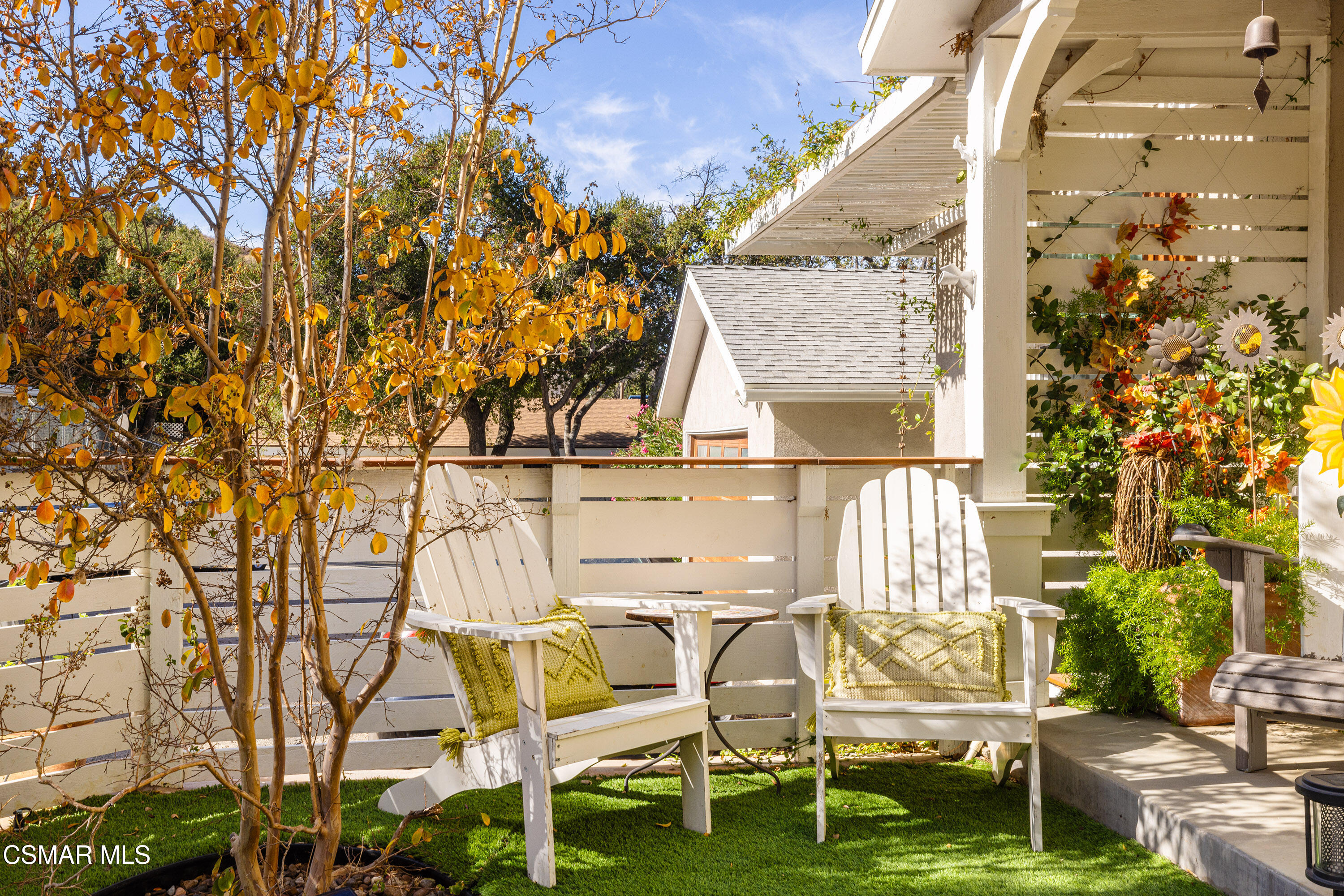 6311 Alta Vista Road Simi Valley, CA 93063 - Photo 4 of 42 a view of a chairs and table in the patio