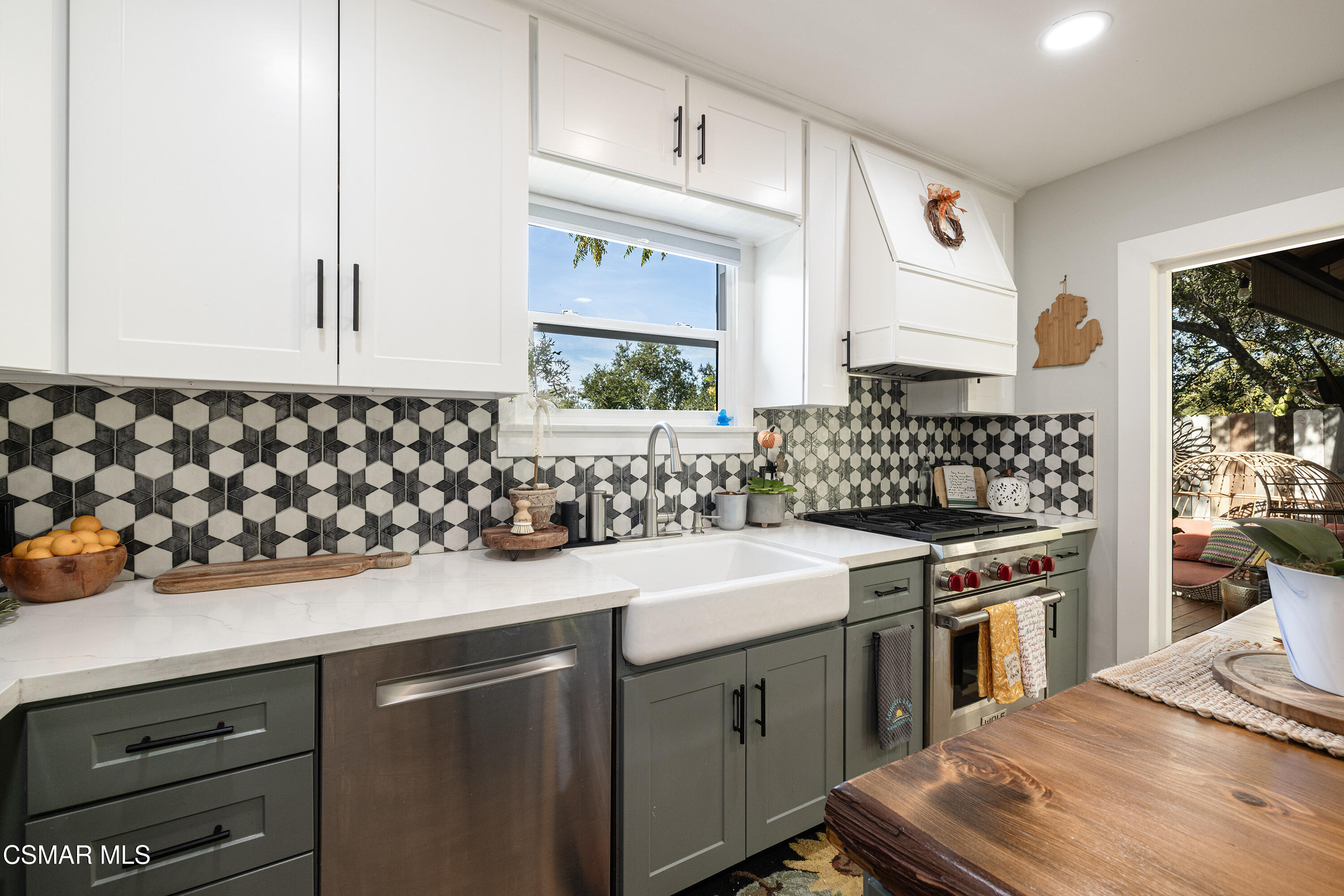 6311 Alta Vista Road Simi Valley, CA 93063 - Photo 9 of 42 a kitchen with a sink and cabinets