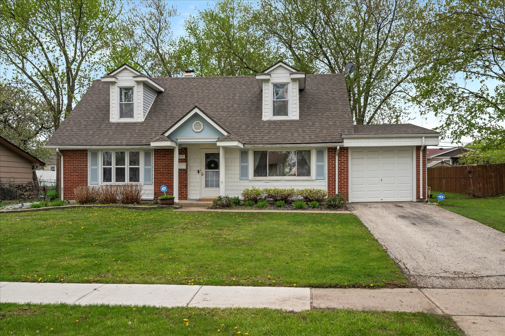 575 Jamison Lane Hoffman Estates, IL 60169 - Photo 2 of 32