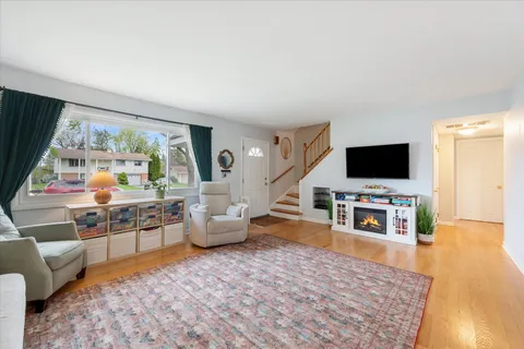 $414,900 | 575 Jamison Lane, Hoffman Estates, IL 60169