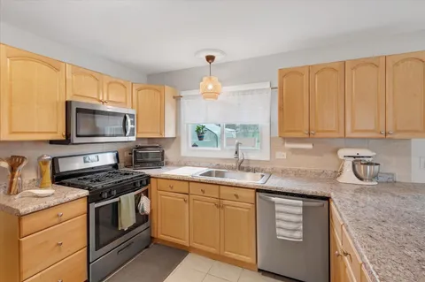 $414,900 | 575 Jamison Lane, Hoffman Estates, IL 60169