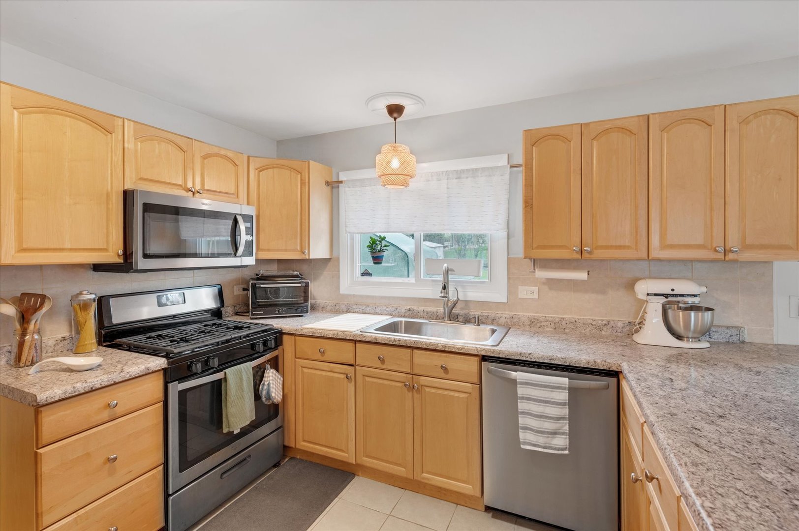 575 Jamison Lane Hoffman Estates, IL 60169 - Photo 8 of 32