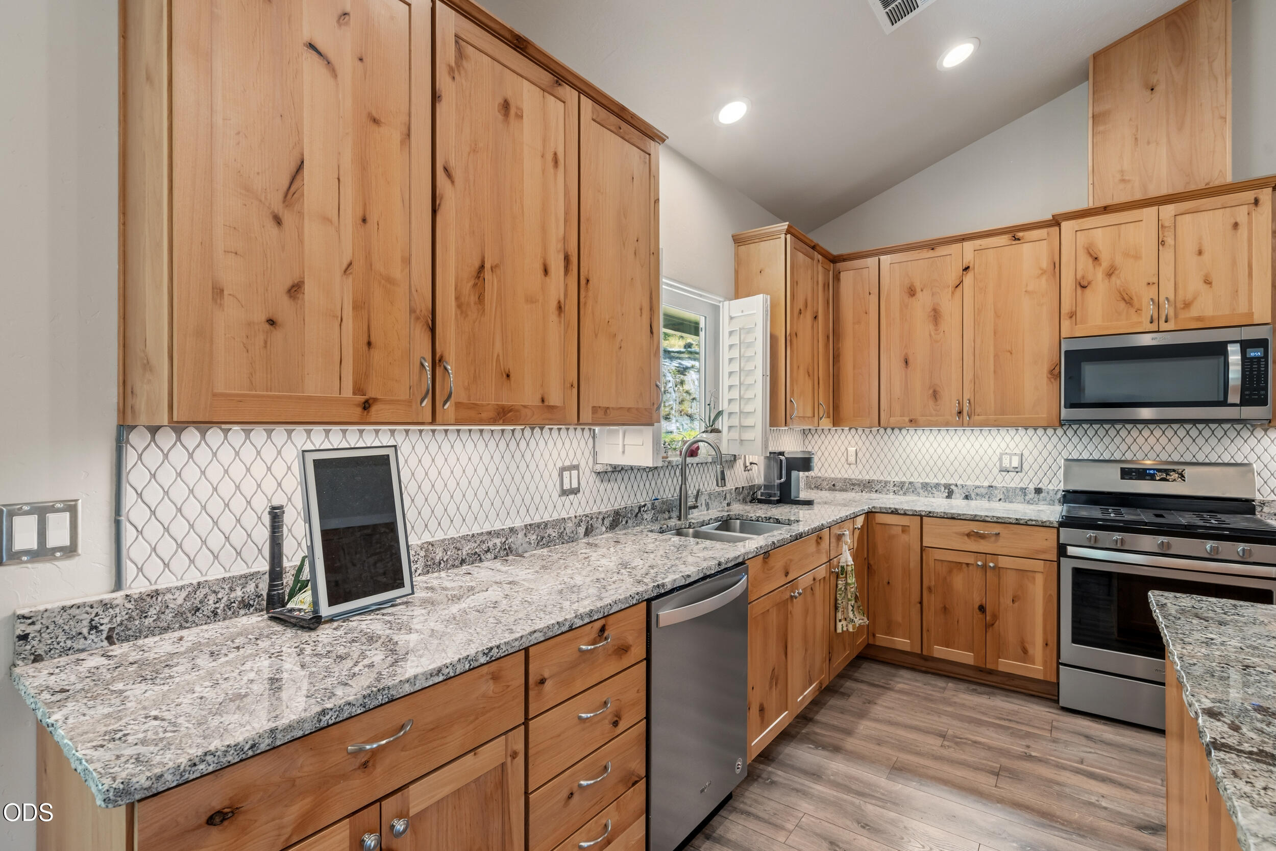 125 McKenzie Ridge Road Grants Pass, OR 97526 - Photo 10 of 62
