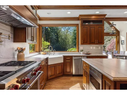 $2,100,000 | 21469 Waterford Place, West Linn, OR 97068