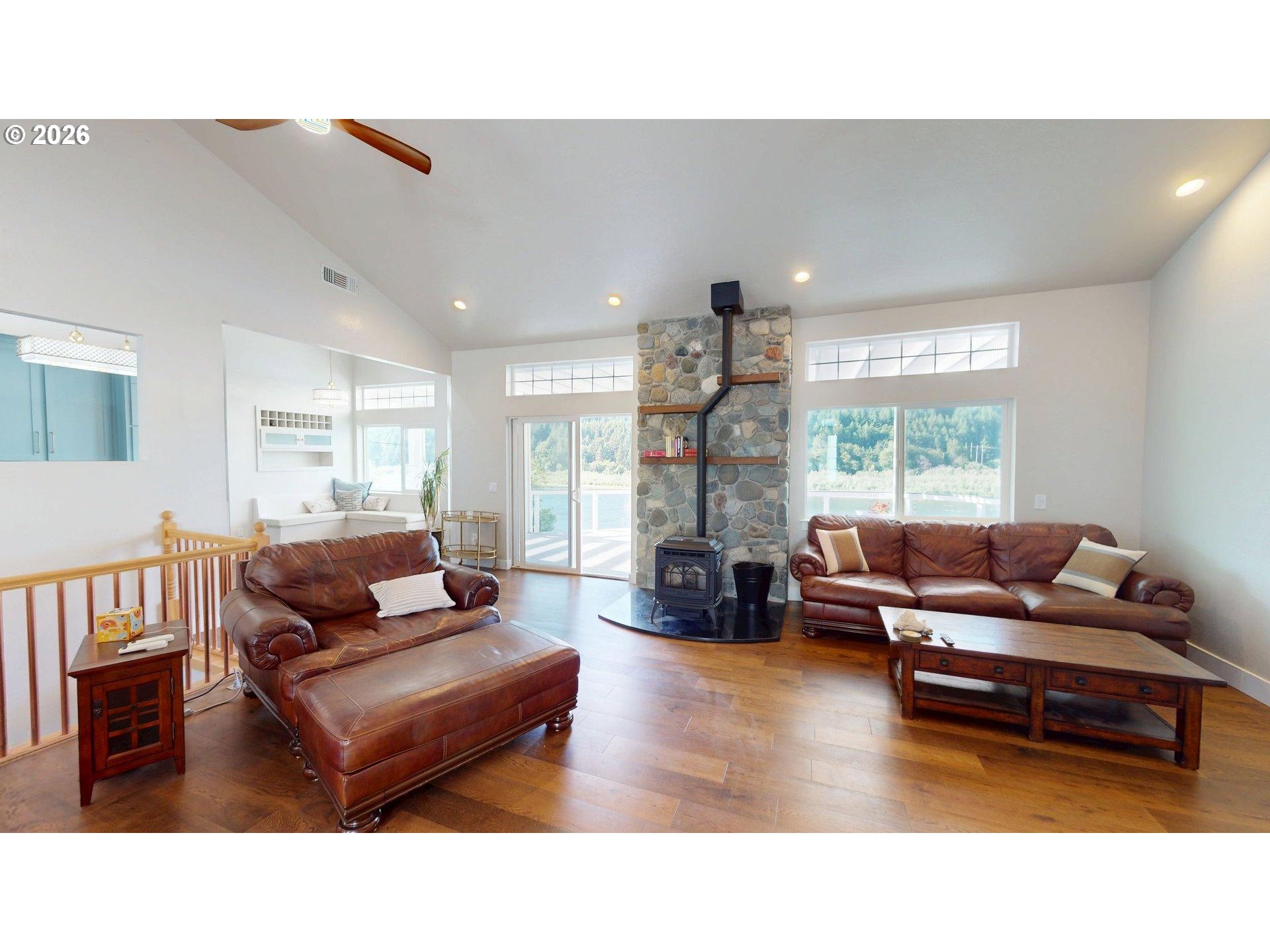 95950 North Bank Rogue River Road Gold Beach, OR 97444 - Photo 6 of 41 Living Room