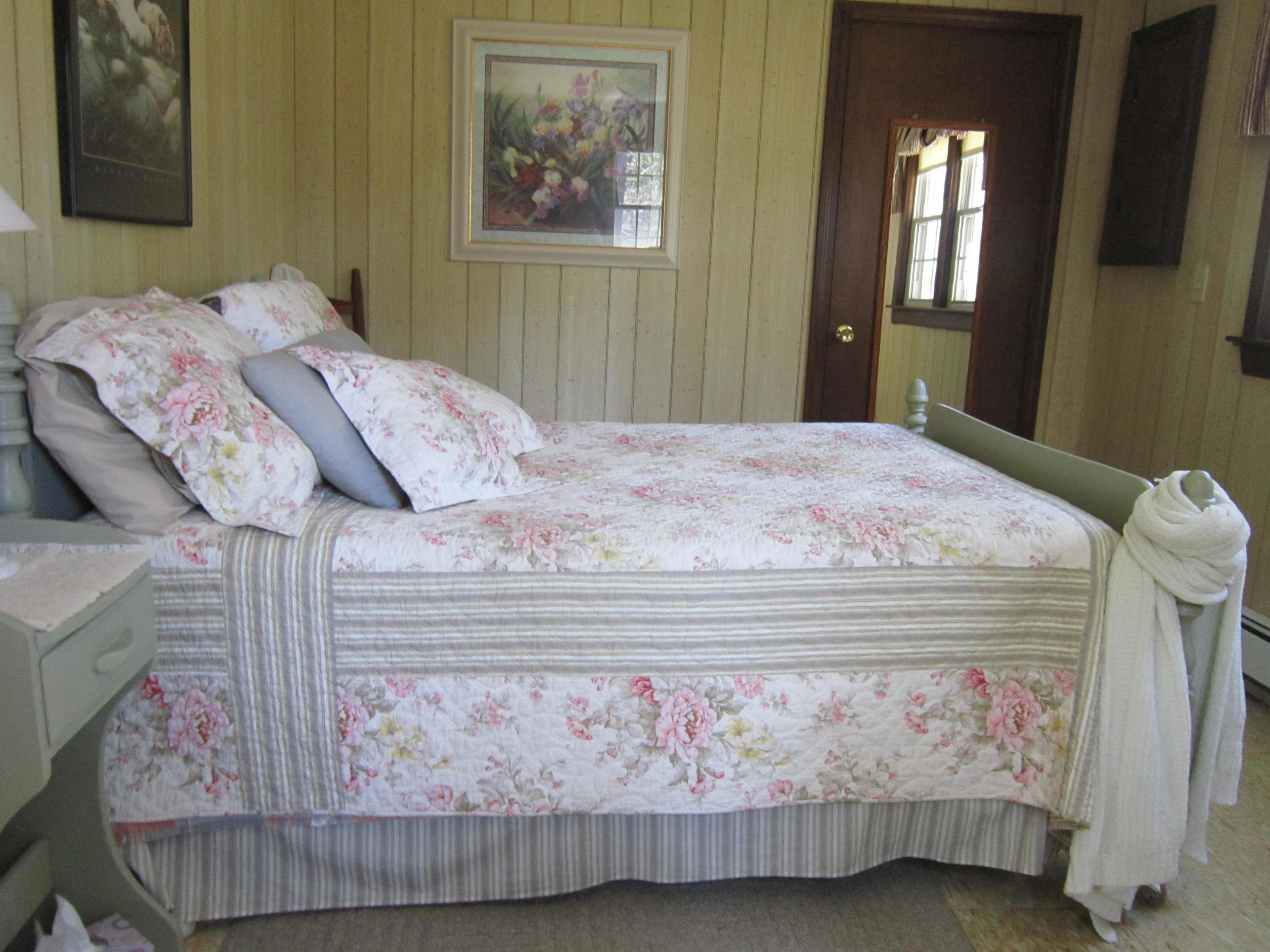 27 Bartlett Road Wellfleet, MA 02667 - Photo 19 of 32 a bedroom with a bed and painting on the wall