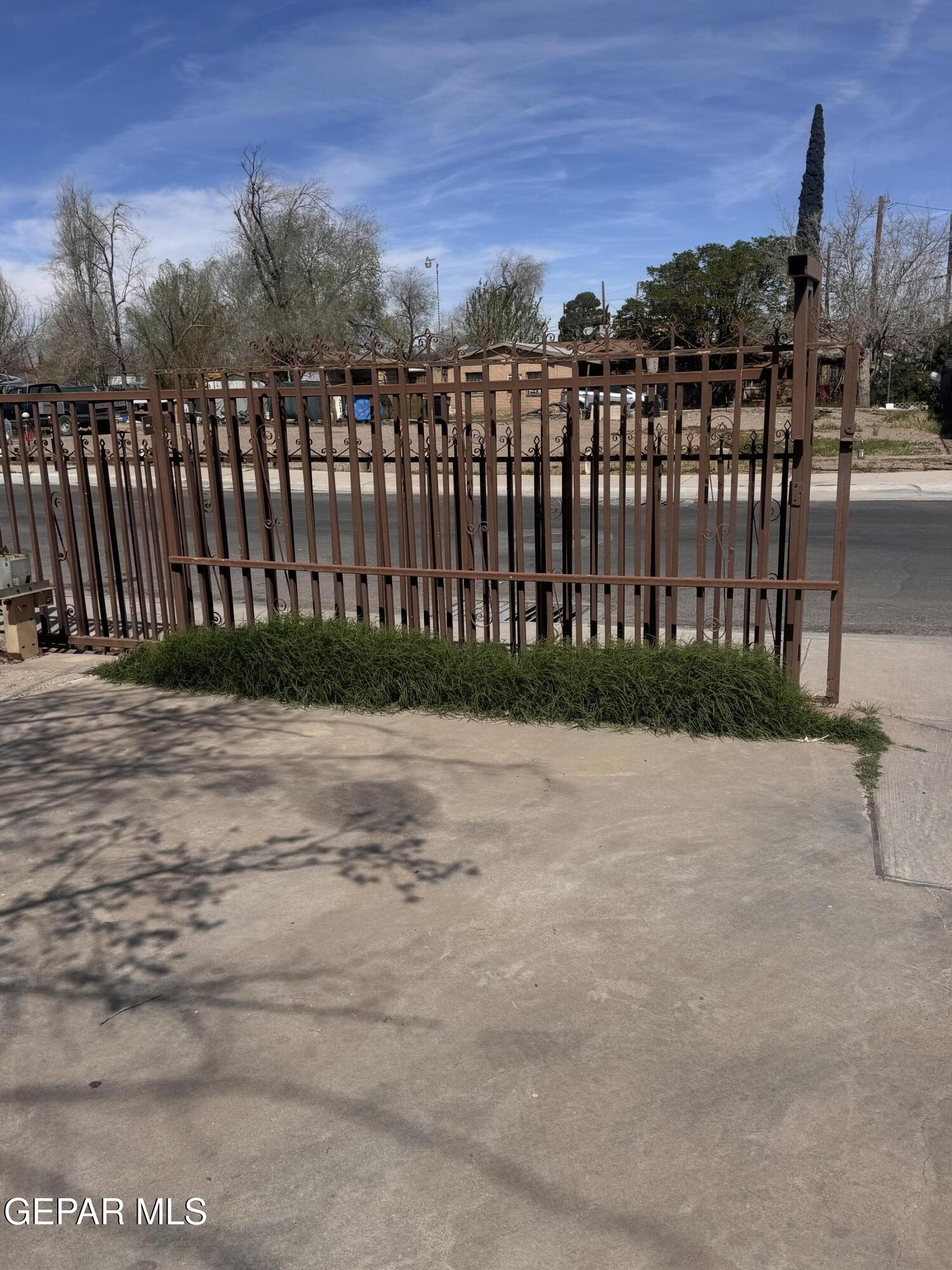386 McCune Road El Paso, TX 79915 - Photo 30 of 30 Security Gate
