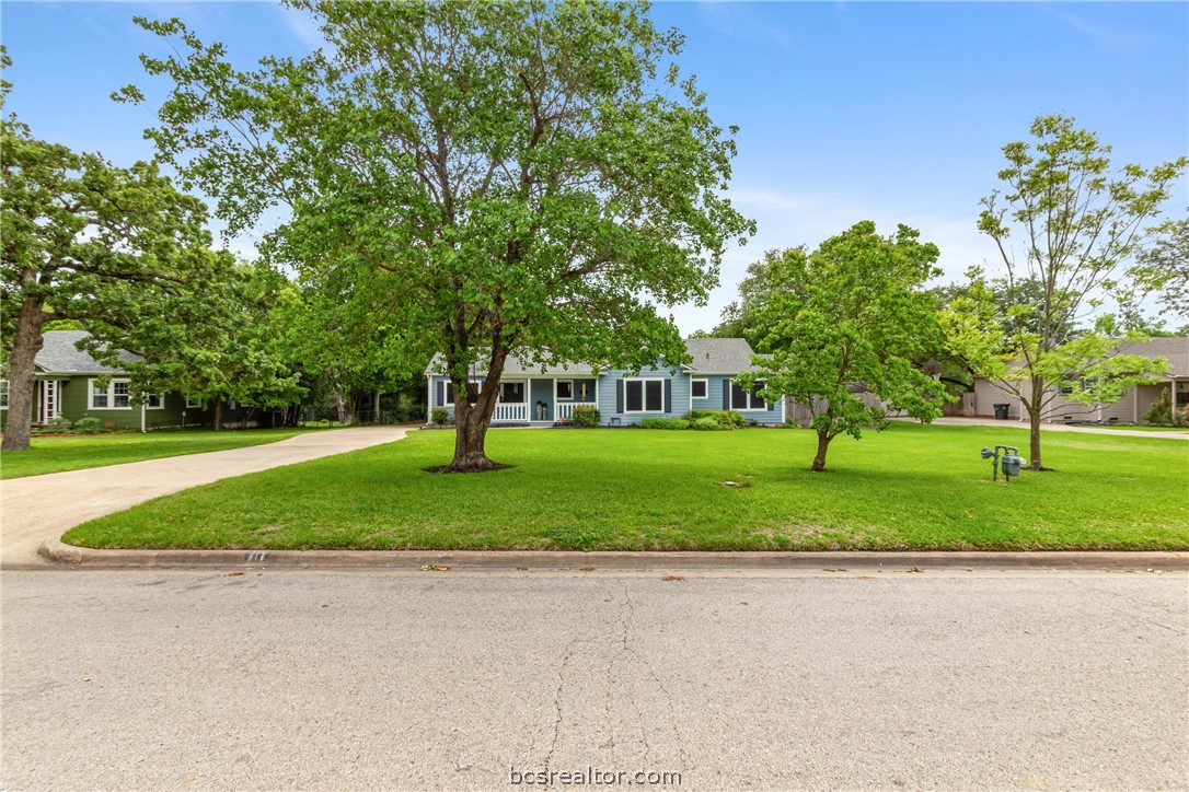 717 Inwood Drive Bryan, TX 77802 - Photo 11 of 48