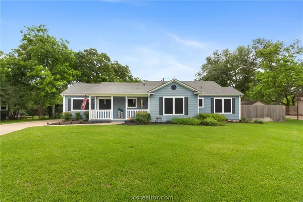 $427,500 | 717 Inwood Drive, Bryan, TX 77802