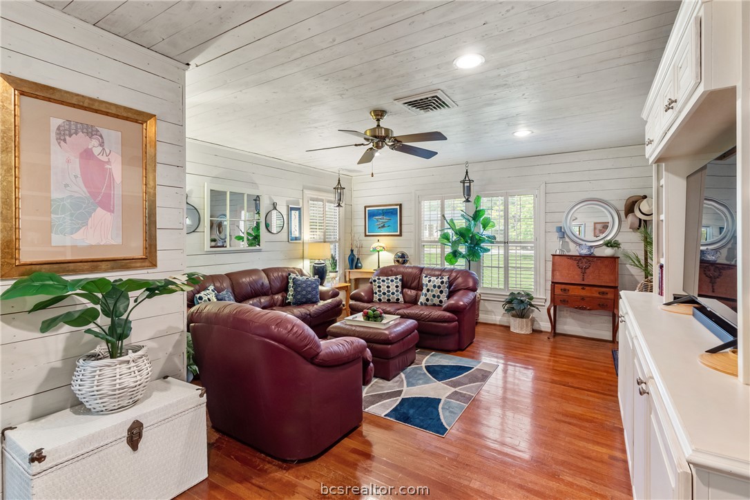 717 Inwood Drive Bryan, TX 77802 - Photo 15 of 48