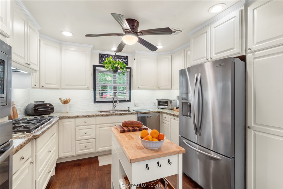 717 Inwood Drive Bryan, TX 77802 - Photo 18 of 48