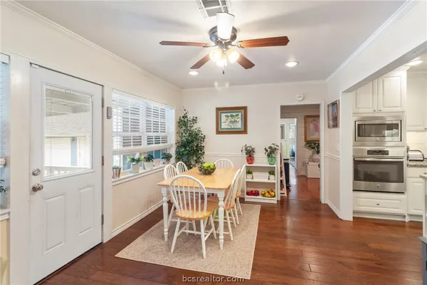 $427,500 | 717 Inwood Drive, Bryan, TX 77802