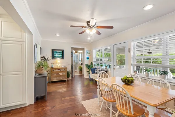 $427,500 | 717 Inwood Drive, Bryan, TX 77802