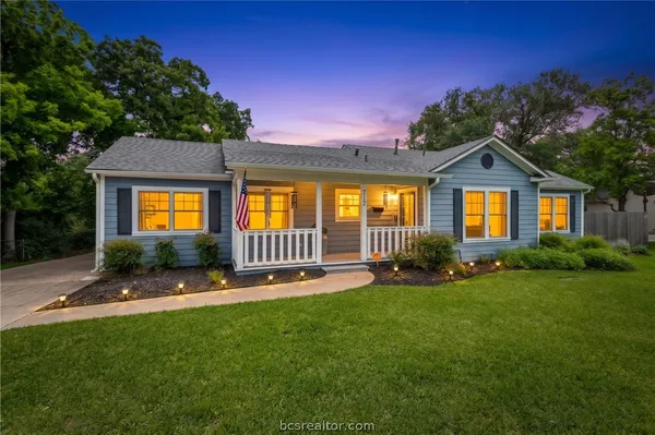 $427,500 | 717 Inwood Drive, Bryan, TX 77802