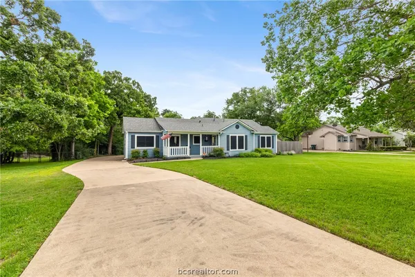 $427,500 | 717 Inwood Drive, Bryan, TX 77802