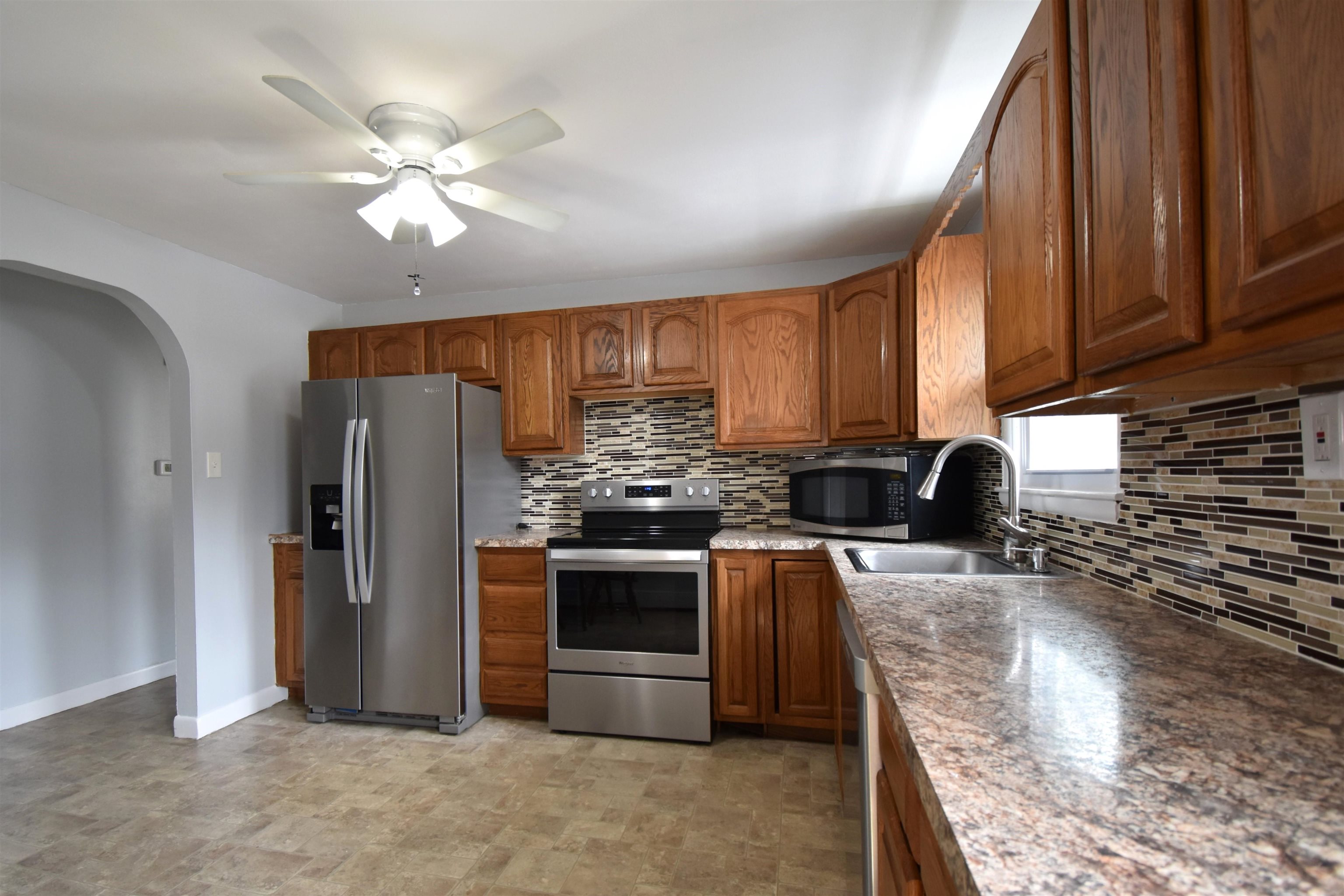 76 Marsh Road Pelham, NH 03076 - Photo 3 of 40