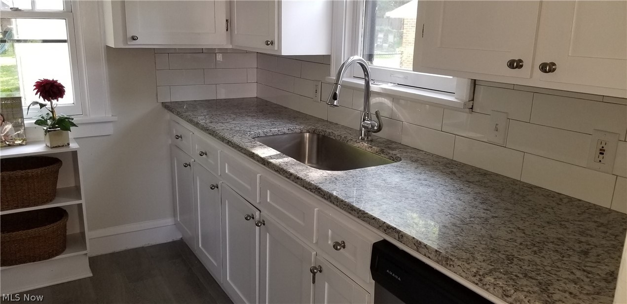 4504 Telhurst Road Cleveland, OH 44121 - Photo 10 of 35