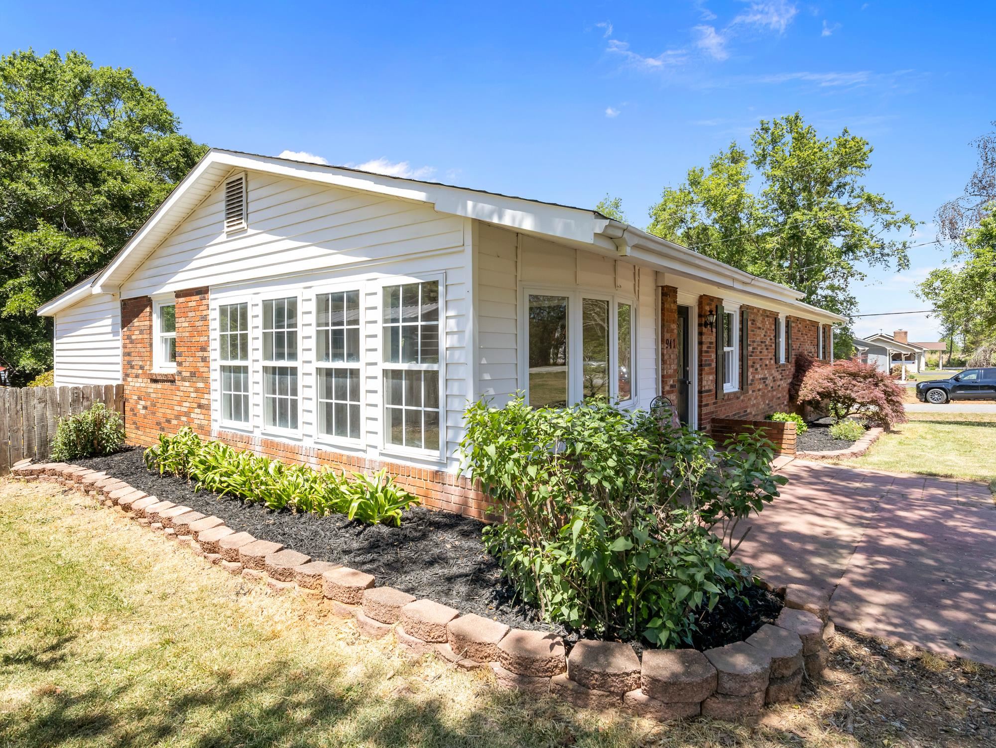 941 Rainbow Lake Road Inman, SC 29349 - Photo 4 of 33