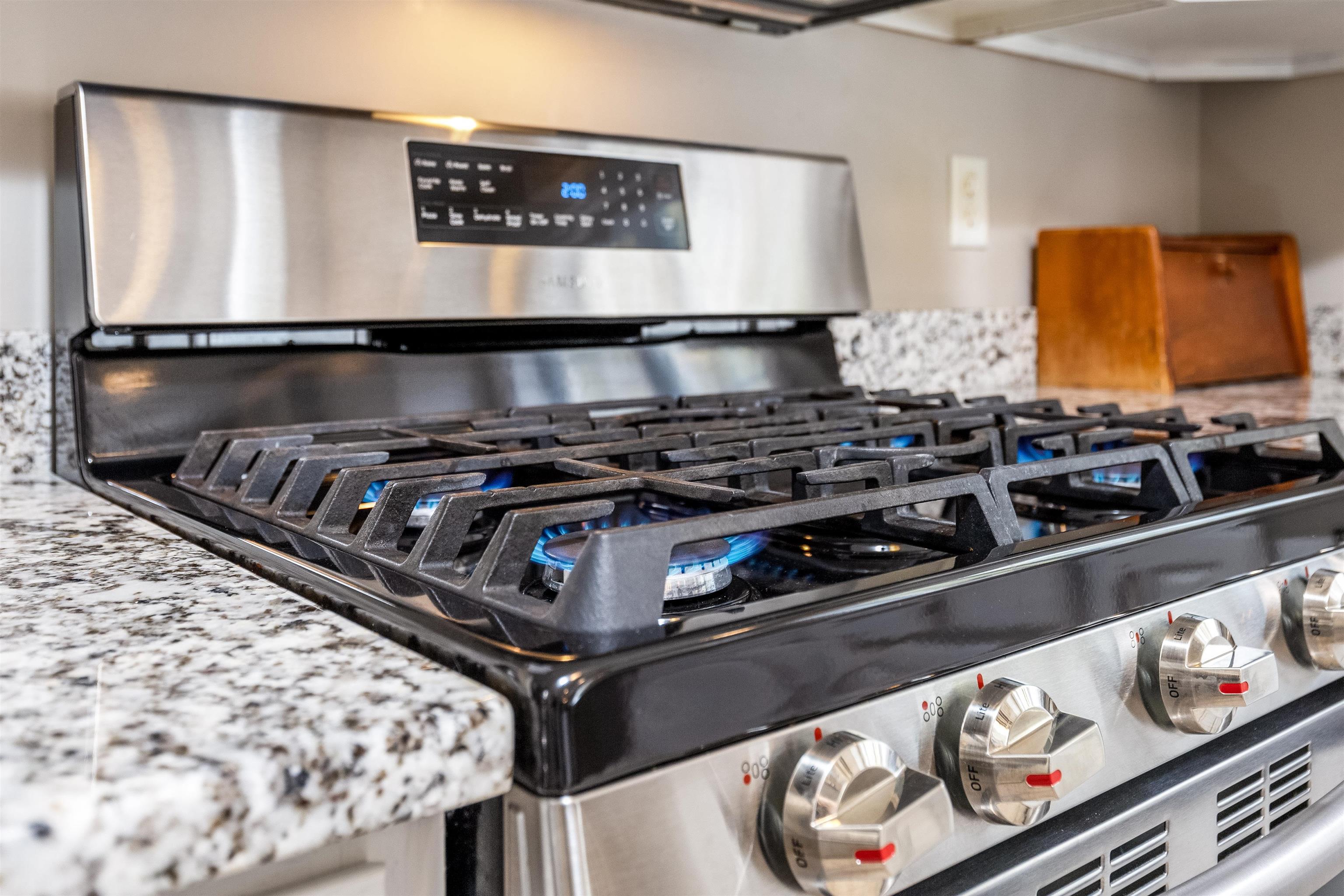 83 Simpson Mill Road Pelham, NH 03076 - Photo 5 of 32