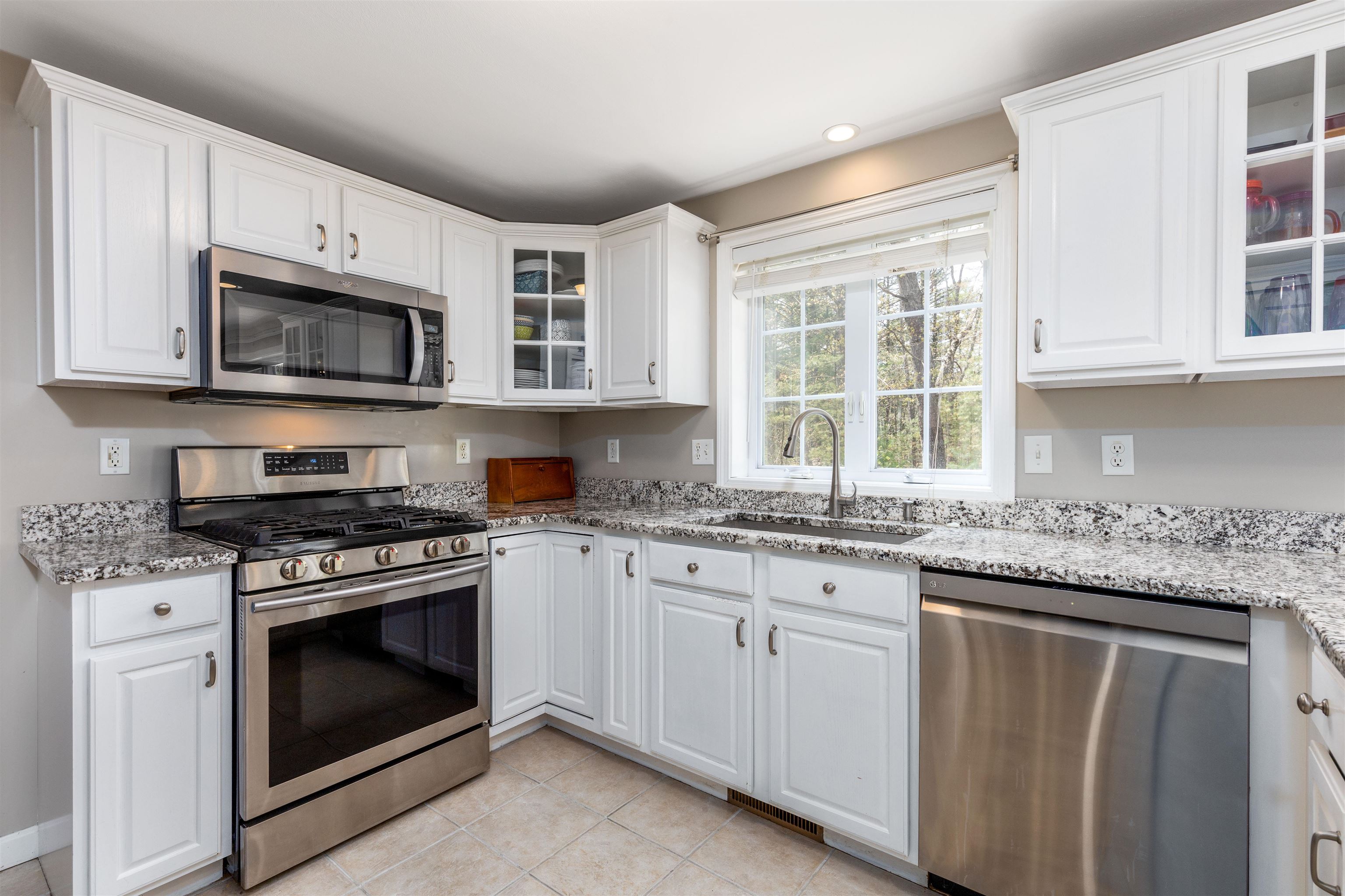 83 Simpson Mill Road Pelham, NH 03076 - Photo 7 of 32