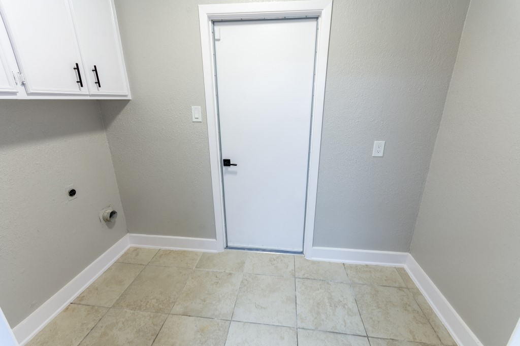 7017 Keystone Drive Corpus Christi, TX 78413 - Photo 9 of 21 a view of an empty room
