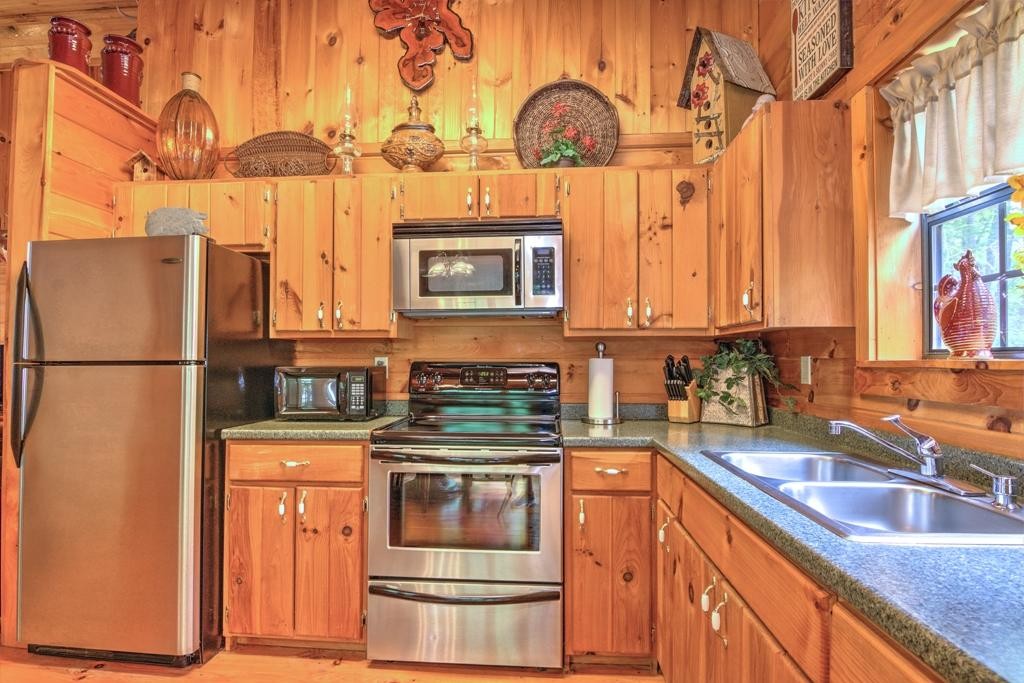 216 Smithfield Road Tellico Plains, TN 37385 - Photo 13 of 34 Gallery Image 13
