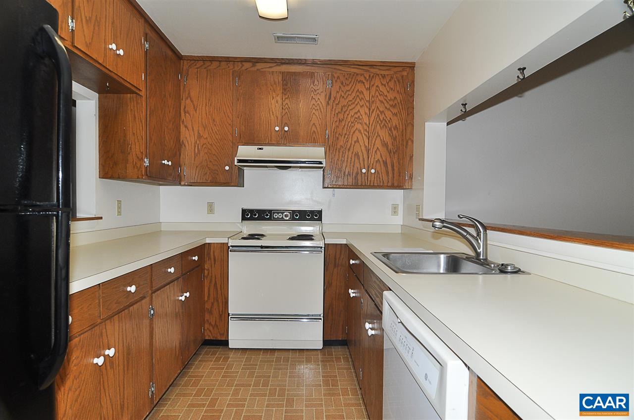 116 Blithe Court Charlottesville, VA 22901 - Photo 7 of 28 Gallery Image 7