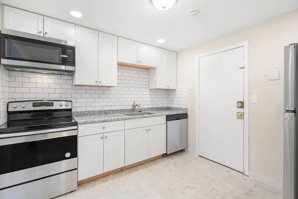 $2,250 | 9 Dyer Court, Unit A5, Danvers, MA 01923