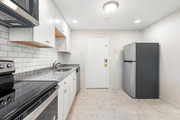 $2,250 | 9 Dyer Court, Unit A5, Danvers, MA 01923