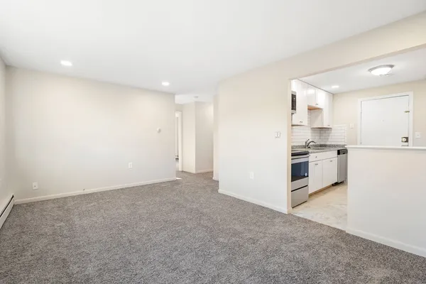 $2,250 | 9 Dyer Court, Unit A5, Danvers, MA 01923