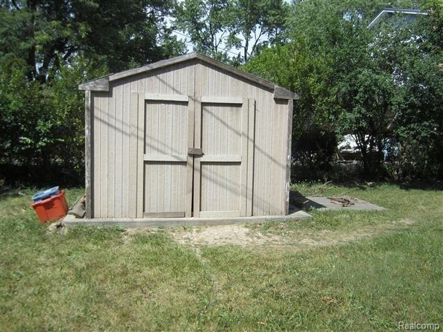 29519 Rambling Road Southfield, MI 48076 - Photo 3 of 18 021.JPG
