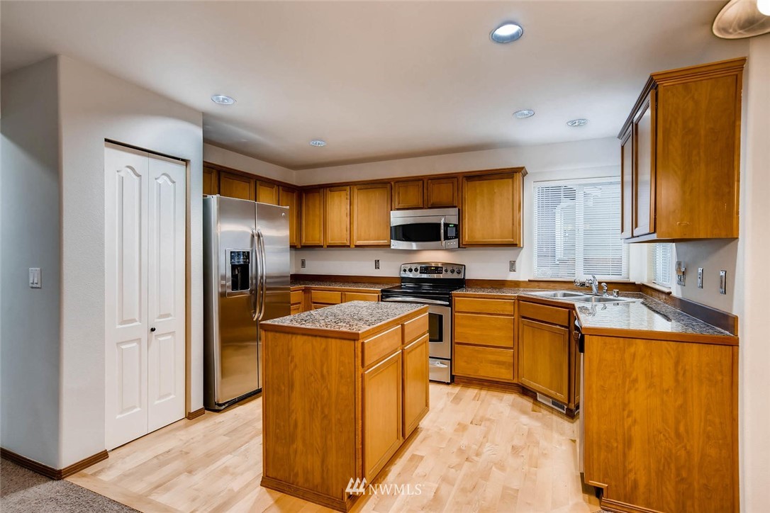 202 196th Place Southwest Bothell, WA 98012 - Photo 8 of 25