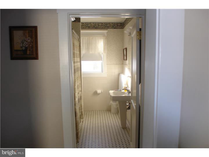 89 Chews Landing Road Clementon, NJ 08021 - Photo 6 of 13 Bathroom