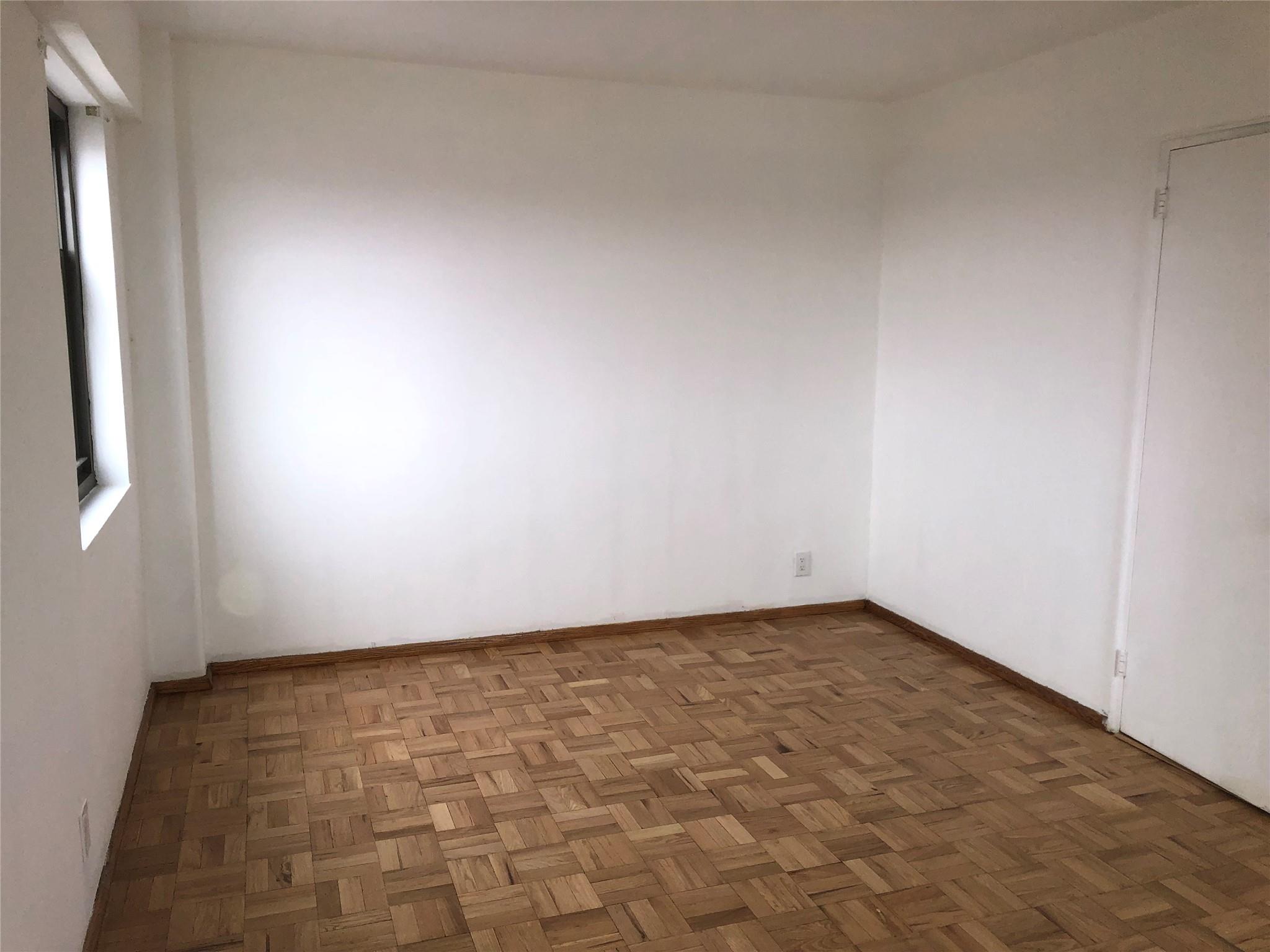 21-80 33rd Road, Unit 10A Queens, NY 11106 - Photo 5 of 14 a view of empty room
