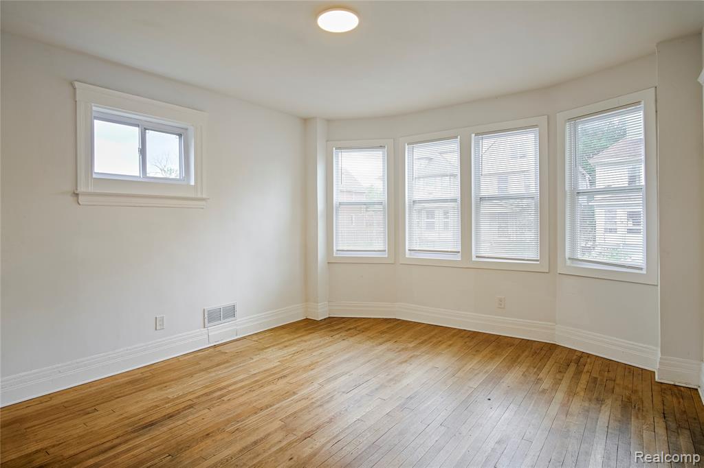 6224 Hecla Street Detroit, MI 48208 - Photo 4 of 21