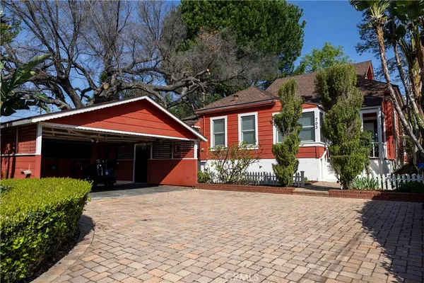 a view of a garden with plants