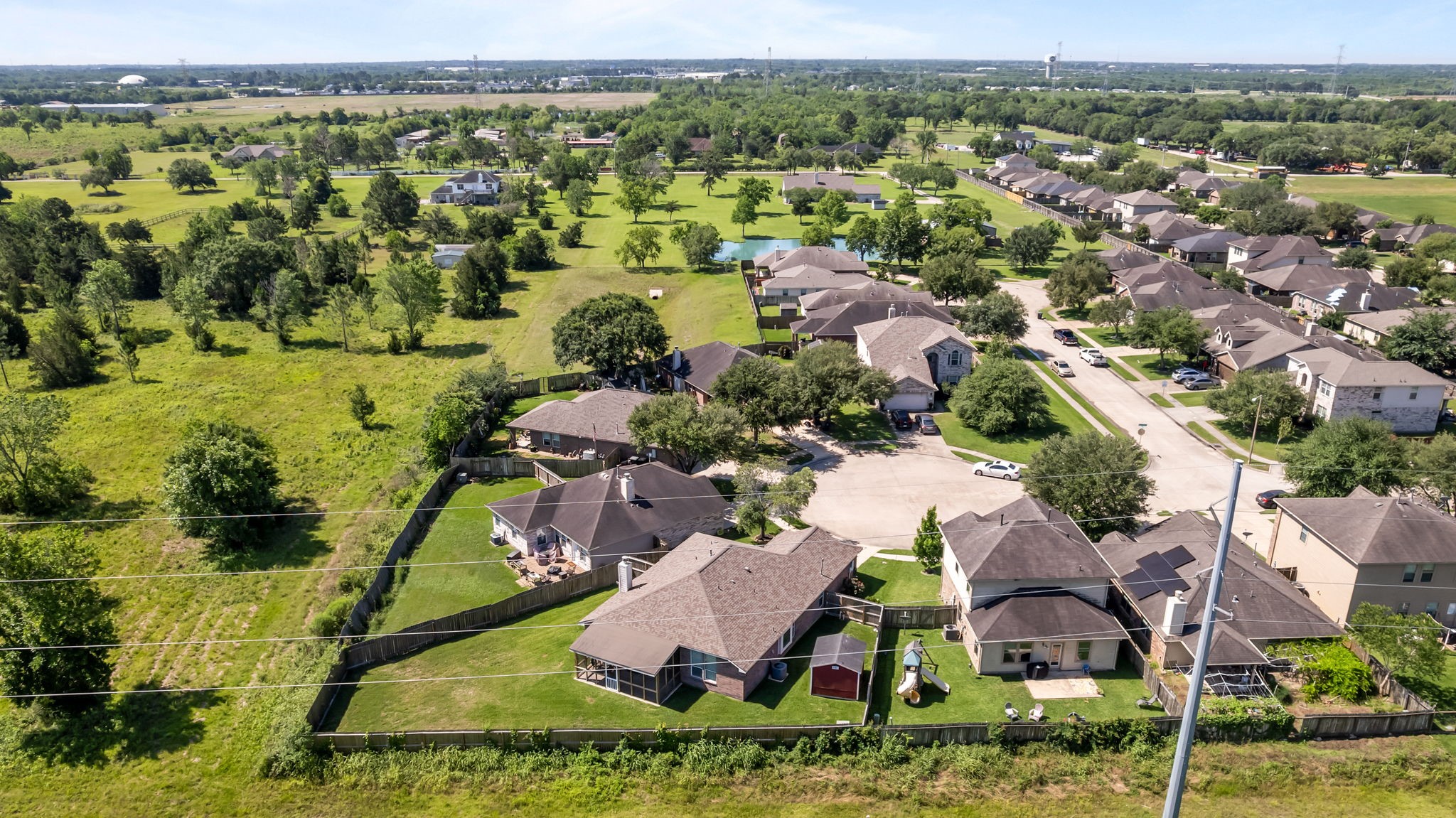 445 Decoster Boulevard Alvin, TX 77511 - Photo 31 of 32