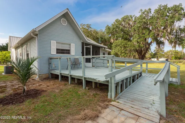 $375,000 | 200 1st Avenue, Welaka, FL 32193