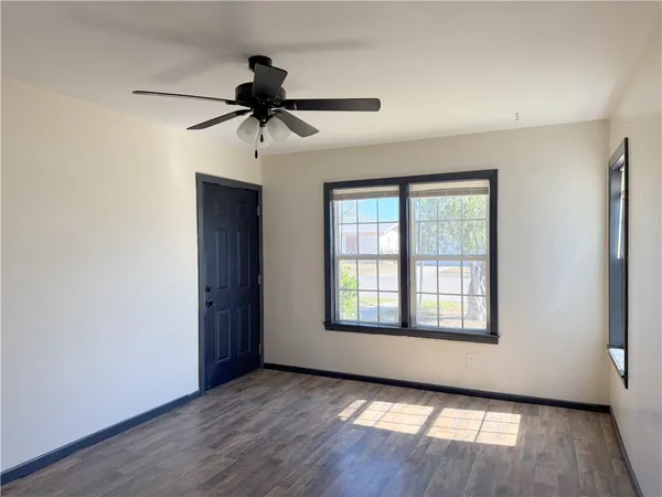 $1,250 | 321 South Wanda Drive, Kingsville, TX 78363
