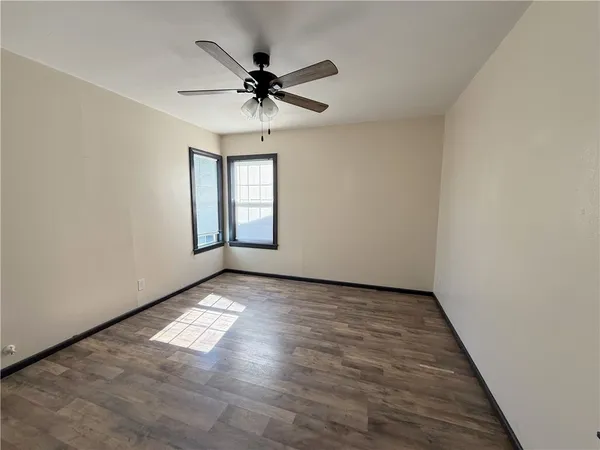 $1,250 | 321 South Wanda Drive, Kingsville, TX 78363